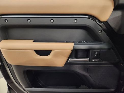 New 2026 Land Rover Defender 110 X-Dynamic SE image 23