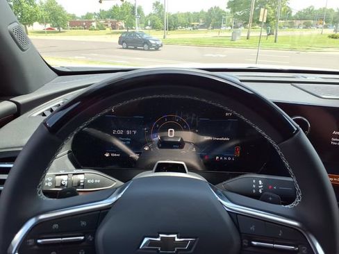 New 2026 Chevrolet Traverse Z71 w/ Enhanced Driving Package AWD/4WD image 10