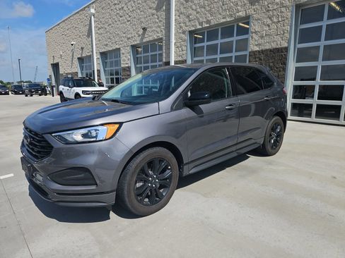 Used 2024 Ford Edge SE w/ Black Appearance Package AWD/4WD image 2