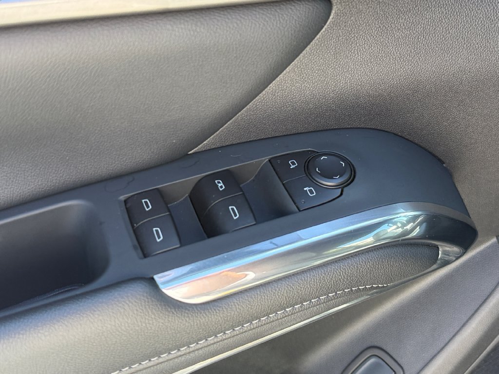 Used 2026 Chevrolet Traverse LT w/ Driver Confidence Package FWD image 28