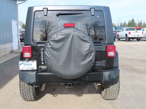 Used 2018 Jeep Wrangler Unlimited Sahara w/ Max Tow Package AWD/4WD image 9