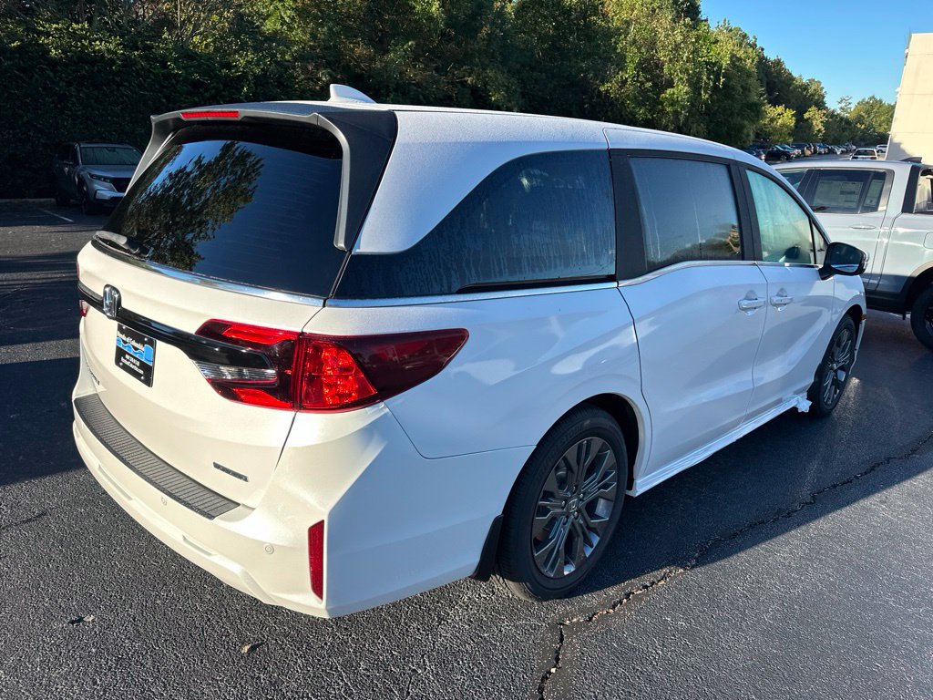 New 2027 Honda Odyssey Touring image 3