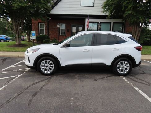 Used 2023 Ford Escape Active w/ Cold Weather Package FWD image 3