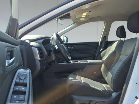 Used 2026 Nissan Rogue SV w/ Cold Weather Package FWD image 15