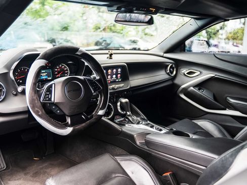 Used 2023 Chevrolet Camaro LT RWD image 15