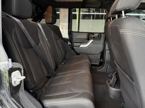 Used 2017 Jeep Wrangler Unlimited Rubicon w/ Connectivity Group image 23