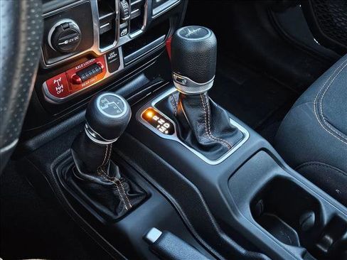 Used 2022 Jeep Gladiator Mojave w/ Cold Weather Group image 12