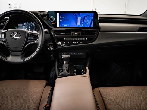 Certified 2025 Lexus ES 300h w/ Luxury Package image 33