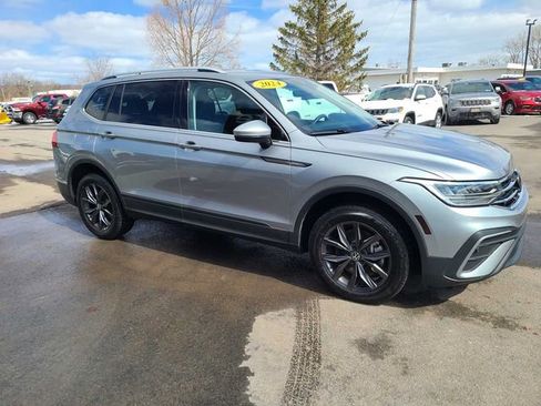 Used 2024 Volkswagen Tiguan SE image 4