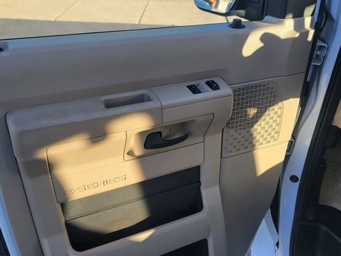 Used 2010 Ford E-350 and Econoline 350 Super Duty image 12