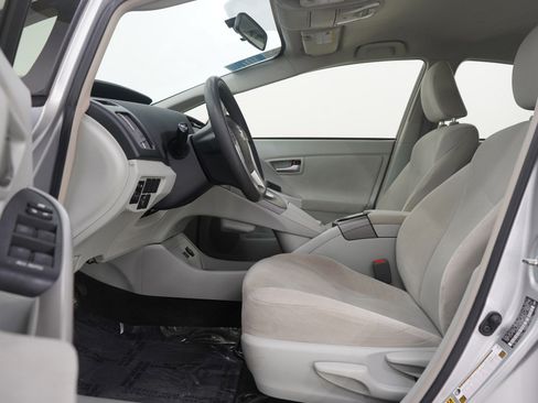 Used 2014 Toyota Prius Two image 18