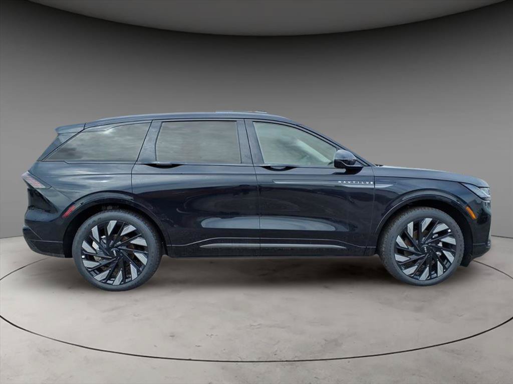 New 2025 Lincoln Nautilus Reserve w/ Jet Appearance Package AWD/4WD image 9