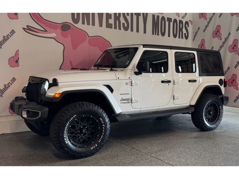 Used 2018 Jeep Wrangler Unlimited Sahara w/ Cold Weather Group AWD/4WD image 7