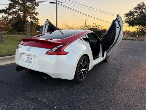 Used 2020 Nissan 370Z Coupe RWD image 8