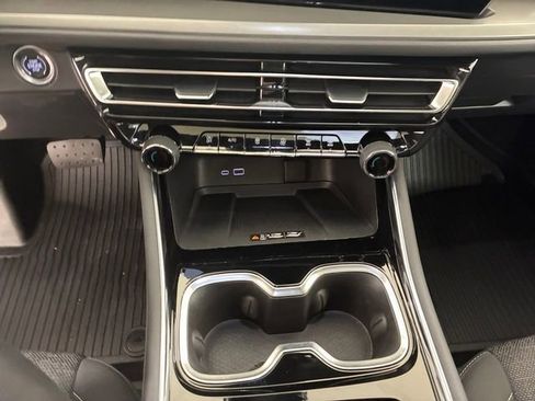 Used 2025 Chevrolet Traverse LT w/ Sun and Wheel Package image 21