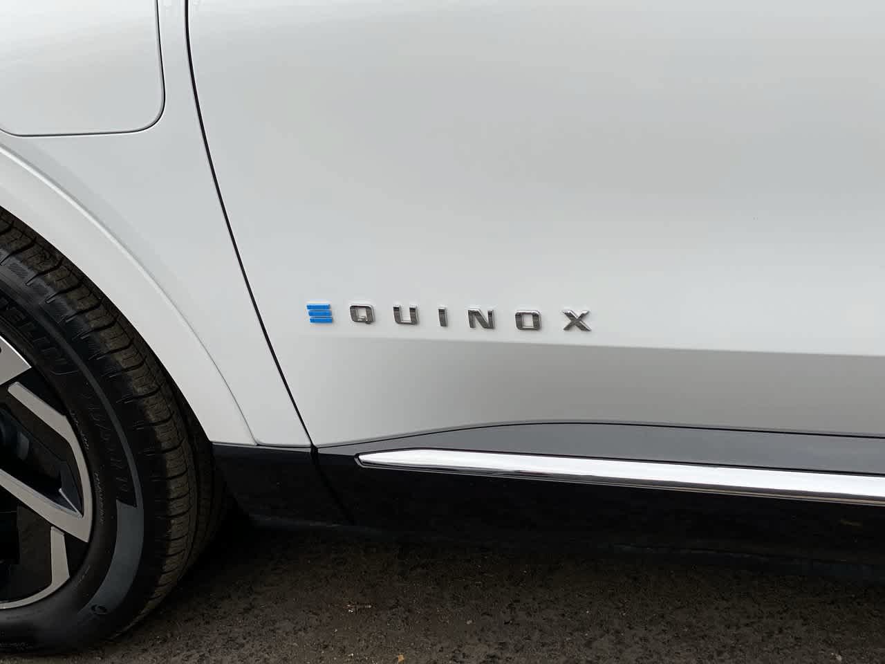 Used 2024 Chevrolet Equinox EV LT AWD/4WD image 10