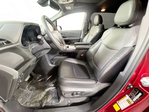 Used 2024 Toyota Sienna XSE FWD image 21