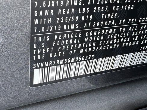 Used 2025 Volkswagen Tiguan SE AWD/4WD image 25
