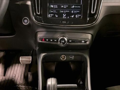 Used 2022 Volvo XC40 T5 R-Design image 33