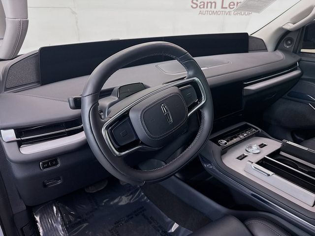 Used 2025 Lincoln Navigator Reserve AWD/4WD image 9