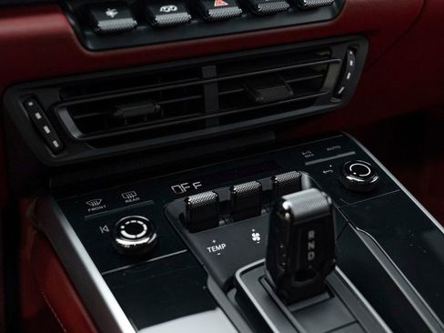 Used 2021 Porsche 911 Turbo S image 28