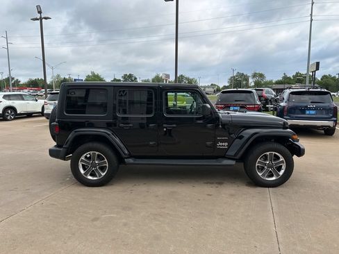 Used 2020 Jeep Wrangler Unlimited Sahara AWD/4WD image 4