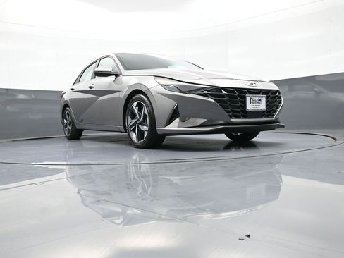 Certified 2023 Hyundai Elantra Limited w/ Preferred Accessory Package FWD image 27
