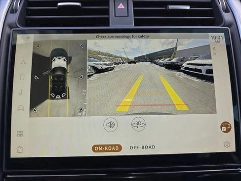 Used 2025 Land Rover Discovery Dynamic SE image 23