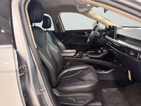Used 2022 Lincoln Nautilus FWD w/ Premium Package image 12