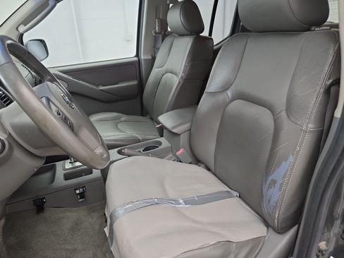 Used 2005 Nissan Frontier LE w/ (X01) Leather Pkg RWD image 14