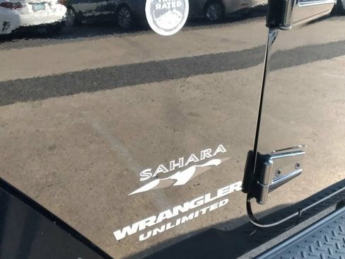 Used 2016 Jeep Wrangler Unlimited Sahara w/ Connectivity Group AWD/4WD image 23
