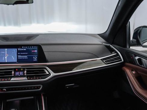 Used 2021 BMW X7 xDrive40i w/ M Sport Package AWD/4WD image 5