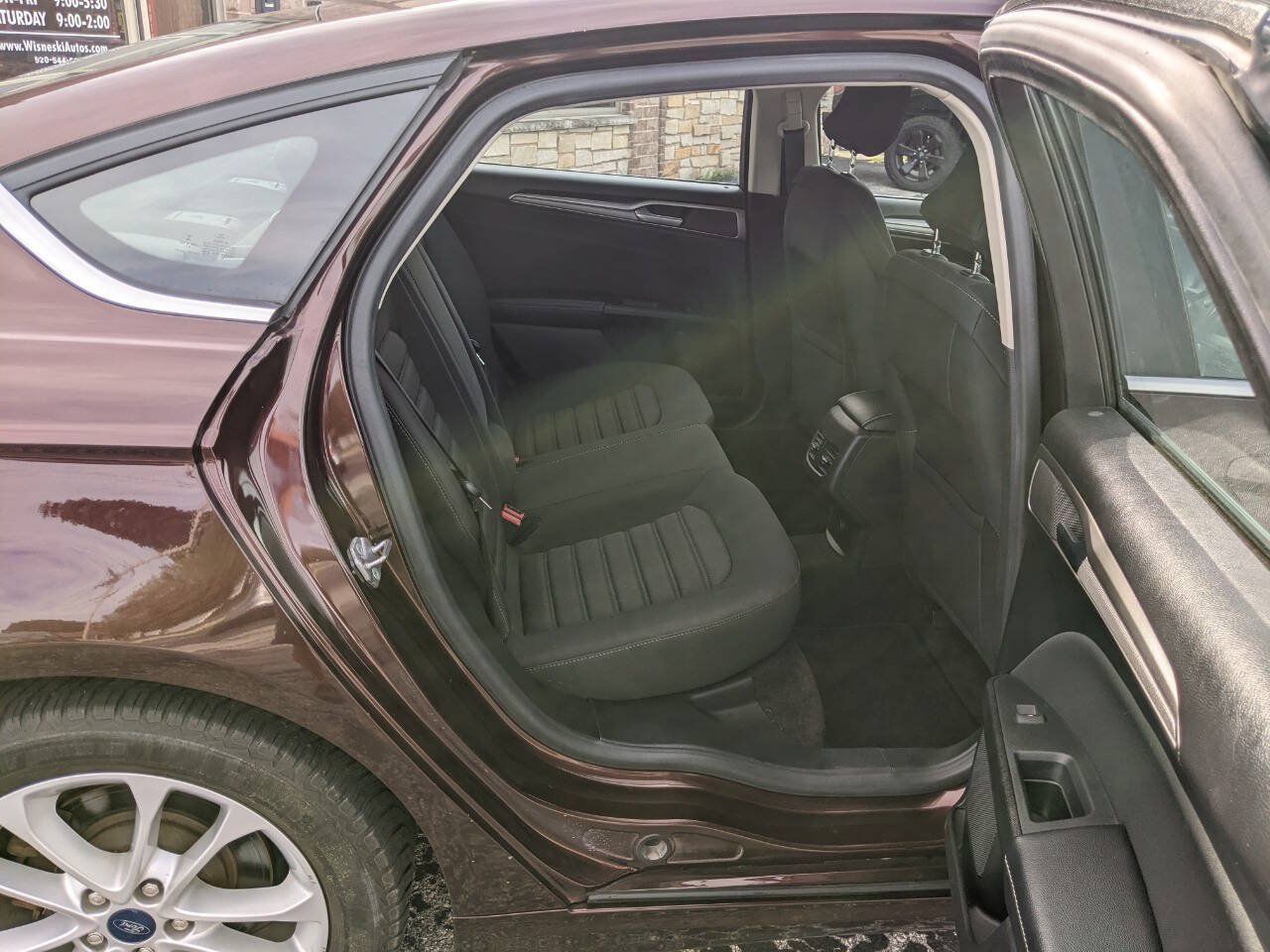 Used 2019 Ford Fusion SE FWD image 16