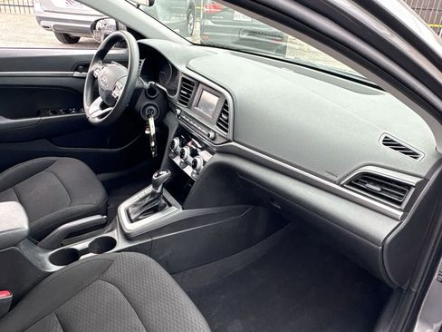 Used 2019 Hyundai Elantra SE w/ Cargo Package image 26