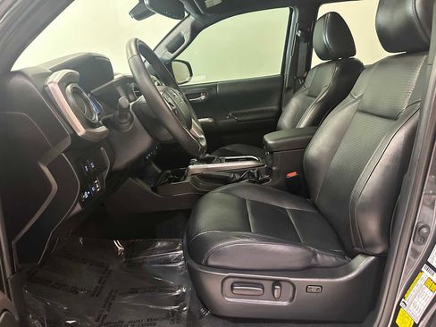 Certified 2021 Toyota Tacoma Limited w/ Nightshade Package AWD/4WD image 20