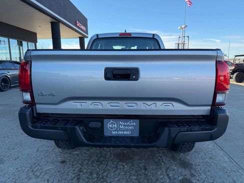 Used 2018 Toyota Tacoma SR image 7