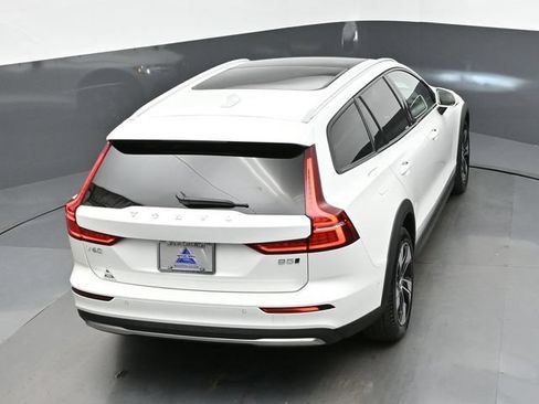 Used 2025 Volvo V60 B5 Cross Country Plus AWD/4WD image 21