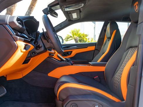 New 2026 Lamborghini Urus SE image 17