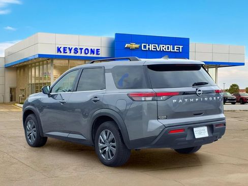 Used 2025 Nissan Pathfinder SV FWD image 5