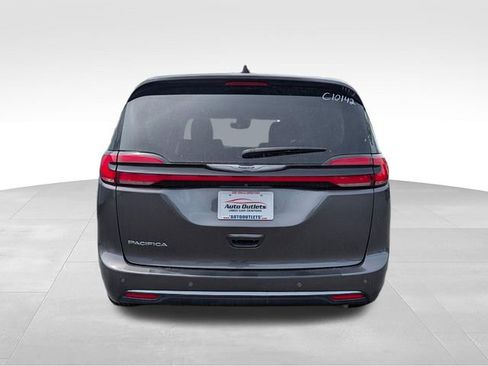 Used 2023 Chrysler Pacifica Touring-L FWD image 6
