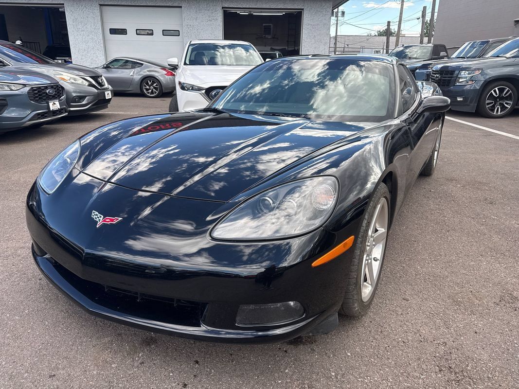 Used 2006 Chevrolet Corvette Coupe w/ Preferred Equipment Group RWD image 3