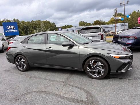 Used 2025 Hyundai Elantra Limited FWD image 8