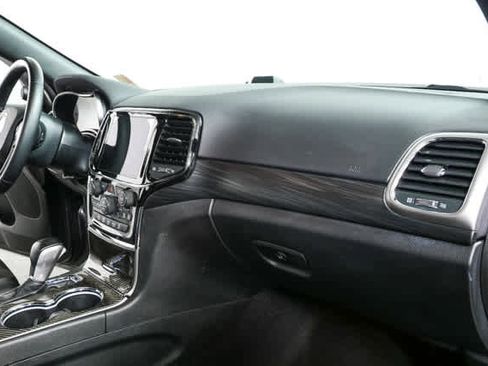 Used 2021 Jeep Grand Cherokee Laredo X image 22