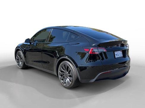 Used 2023 Tesla Model Y 2WD image 3