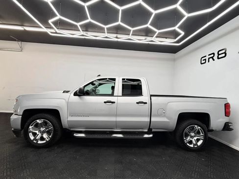 Used 2019 Chevrolet Silverado 1500 Custom w/ Custom Convenience Package RWD image 4
