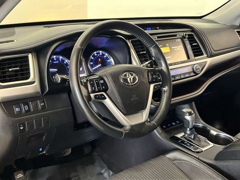 Used 2019 Toyota Highlander Plus AWD/4WD image 15