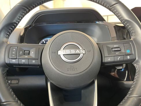 Used 2025 Nissan Pathfinder SV image 28