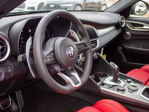 New 2025 Alfa Romeo Giulia AWD image 11