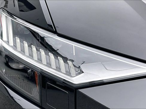 Used 2020 Audi Q8 Premium Plus image 26