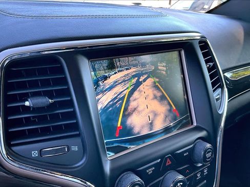 Used 2017 Jeep Grand Cherokee Overland image 27